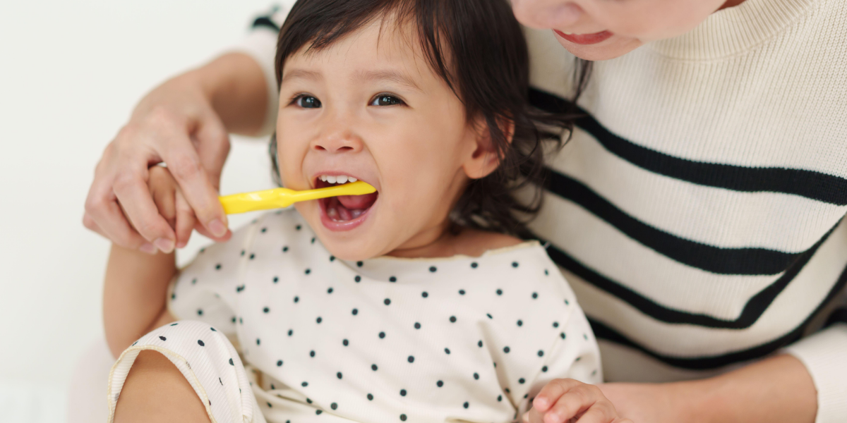 Sonrisas sanas desde la cuna: claves para cuidar los dientes de leche